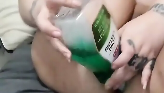 Video Buatan Sendiri Milf Panas Mencuba Penetrasi Anal Dengan Botol Cuci Mulut