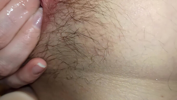 Amateur Brunette'S Close-Up Masturbation